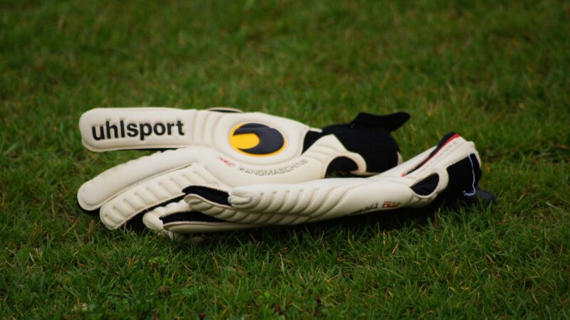 Jak wybrać rękawiczki piłkarskie na trening?